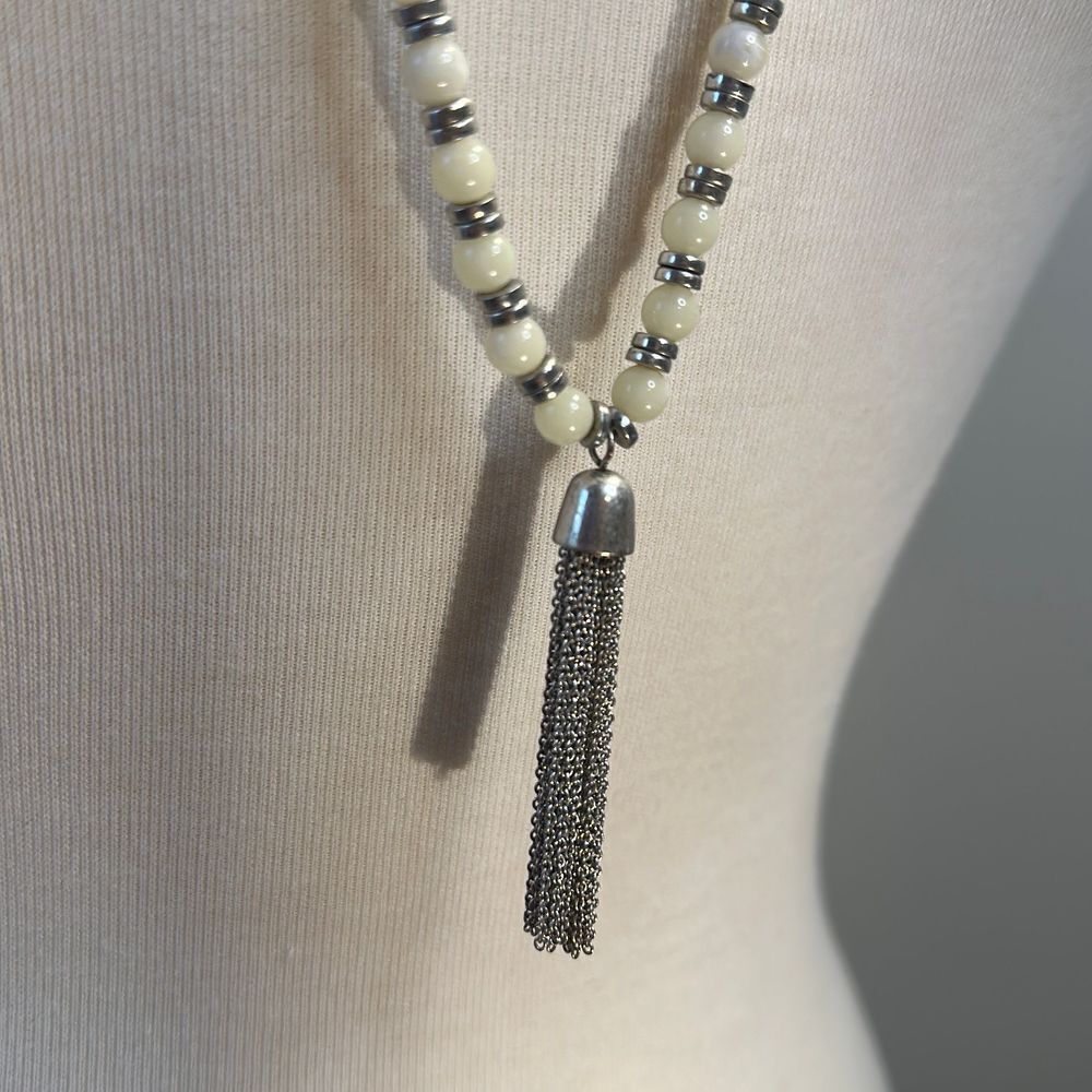 Three strand Long statement necklace, yellowish gem, stamped out metal tassel - Picture 5 of 10
